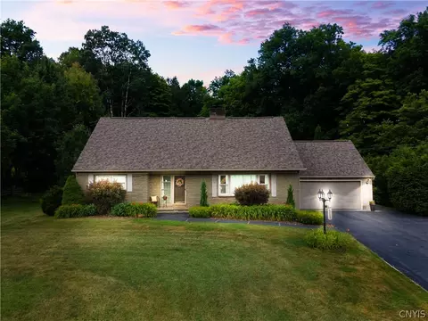 215 Valley View Rd, New Hartford, NY 13413