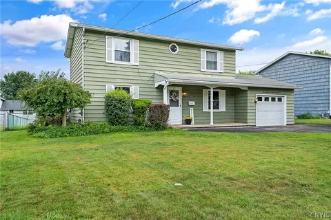 4933 Trivet Dr S, Salina, NY 13088