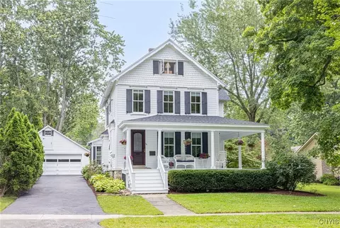 54 Leitch Ave, Skaneateles, NY 13152