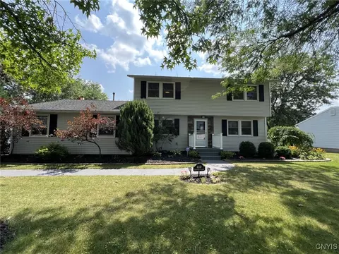 4332 Forestbrook Dr, Clay, NY 13090