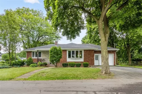 300 Cloveridge Dr, Syracuse, NY 13206