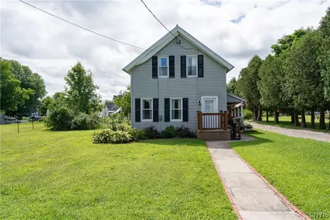 51 Johnstown St, Gouverneur, NY 13642