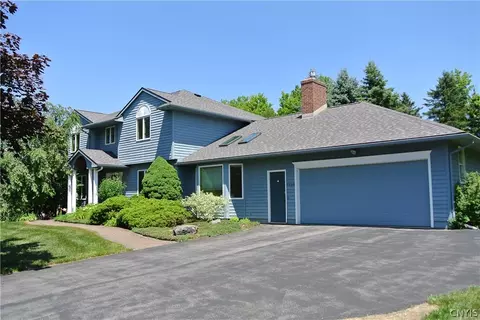 8469 Woodbox Rd, Manlius, NY 13104