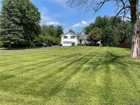 9420 Pendergast Rd, Phoenix, NY 13135