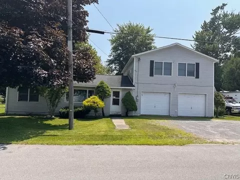 9112 Beach Rd, Lenox, NY 13032