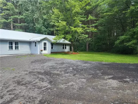 1141 Albion Cross Rd, Albion, NY 13142