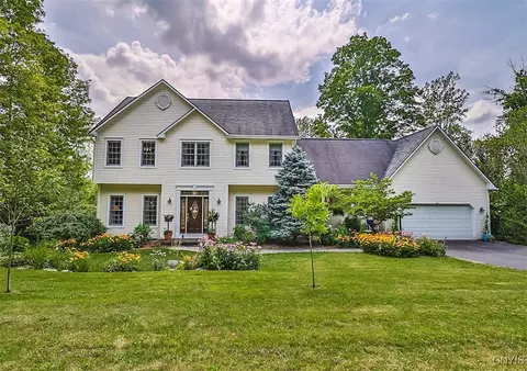 4387 Sagebrush Cir, Manlius, NY 13104