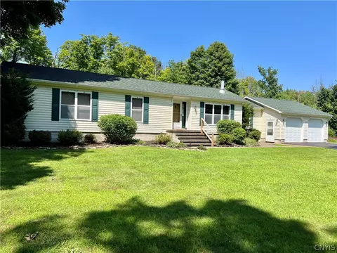406 Middle Rd, Scriba, NY 13126