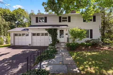 109 Overlook Dr, Syracuse, NY 13207