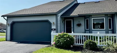 195 Summerhaven Dr S, East Syracuse, NY 13057