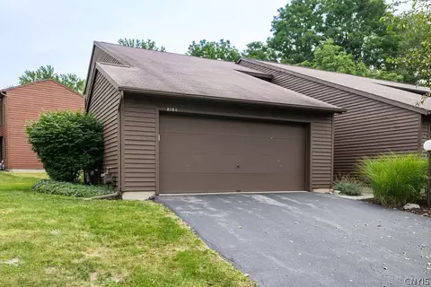 8186 Bluffview Dr, Manlius, NY 13104