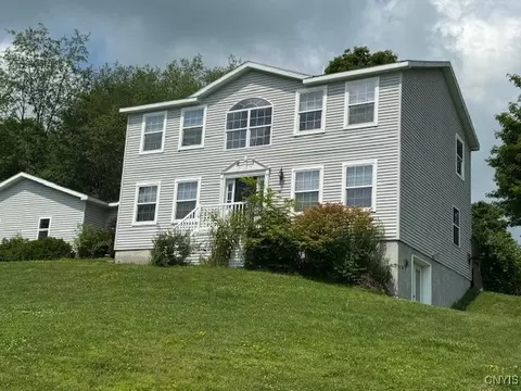 447 Surrey Dr, Cortlandville, NY 13045