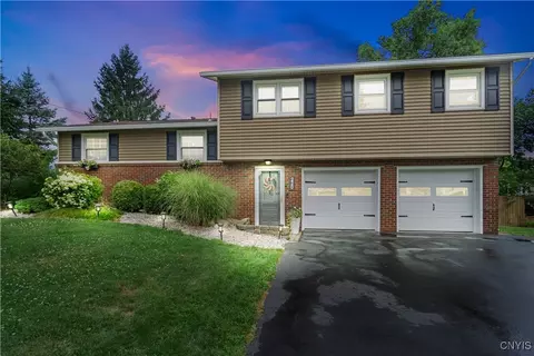 220 Monte Vista Dr, Camillus, NY 13031