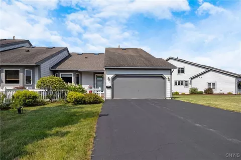 237 Oarlock Cir, East Syracuse, NY 13057
