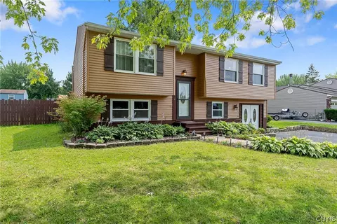 8448 Bayridge Rd, Cicero, NY 13039