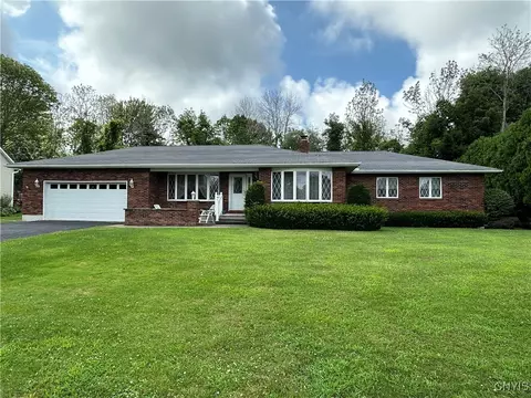14 Brookwood Dr, Scriba, NY 13126