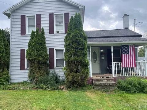 7147 N Division Street Rd, Throop, NY 13021