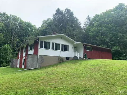 9131 River Rd, Phoenix, NY 13135