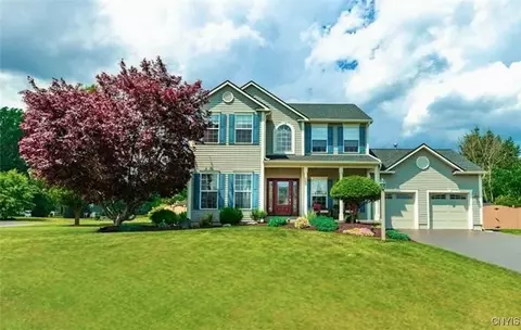 8876 Kilkenny Dr, Lysander, NY 13027