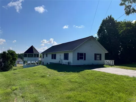 7415 E Richmond Rd, East Syracuse, NY 13057