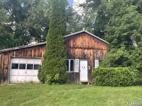 5 Sauquoit St, Whitestown, NY 13492