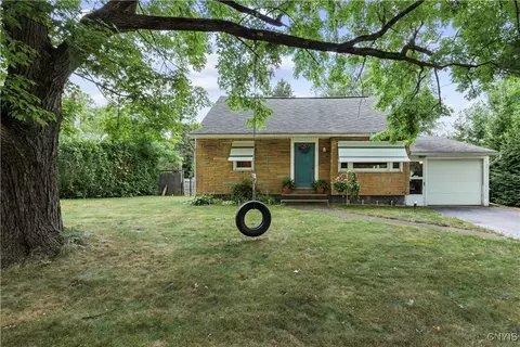 111 Drexler Ave S, Salina, NY 13088