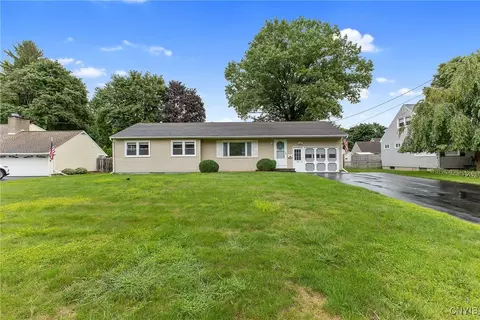 34 Trelign Dr, Syracuse, NY 13212