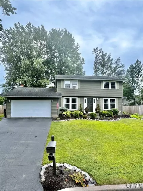 4033 Pawnee Dr, Salina, NY 13090