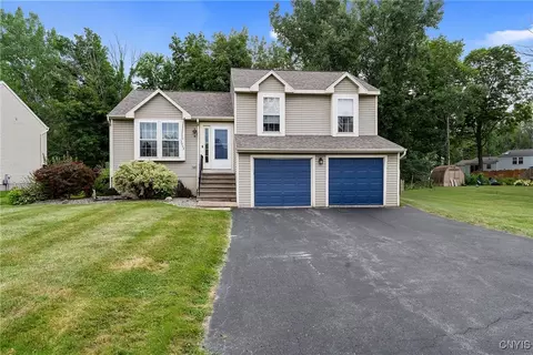 3953 Merganser Dr, Clay, NY 13090