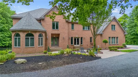 10 Pond Meadow Dr, Oswego, NY 13126