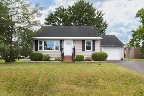 5552 Bear Rd, Syracuse, NY 13212
