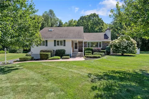 107 Woodspath Rd, Clay, NY 13090