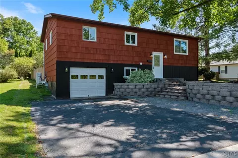 30 Mechanic St, Lysander, NY 13027