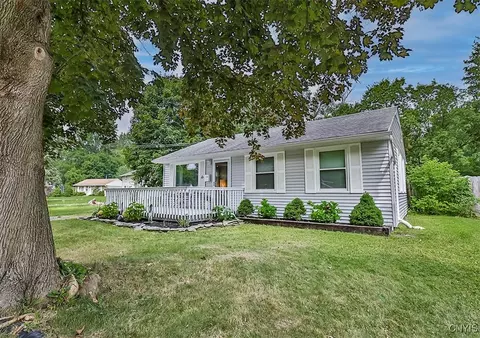 15 Tyler Ct, Manlius, NY 13104