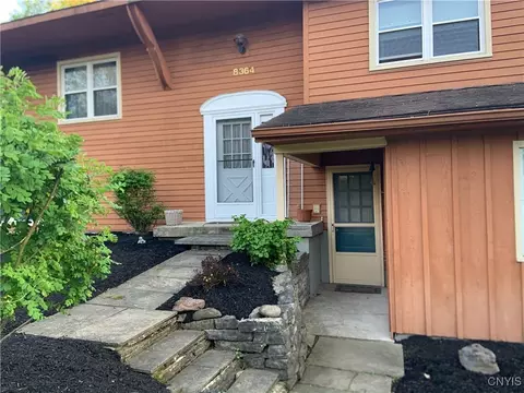 8364 Vassar Dr, Manlius, NY 13104