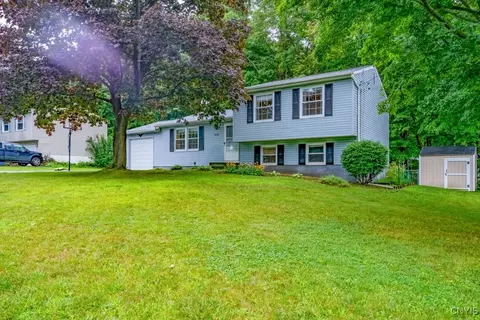 8146 Dexter Pkwy, Lysander, NY 13027