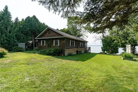 35715 Beadles Point Rd W, Cape Vincent, NY 13618