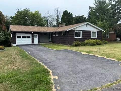 125 Maywood Dr, Syracuse, NY 13205