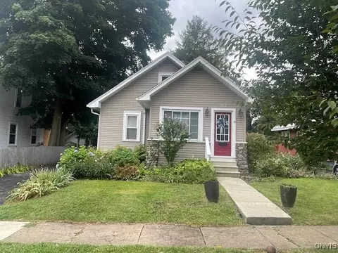 161 Charmouth Dr, Syracuse, NY 13207