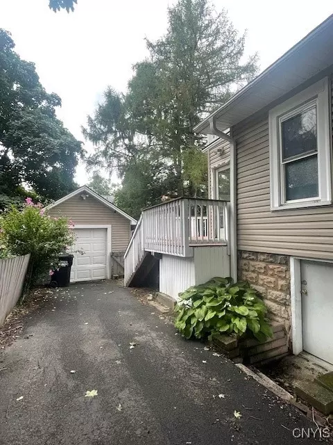 161 Charmouth Dr, Syracuse, NY 13207 photo 2