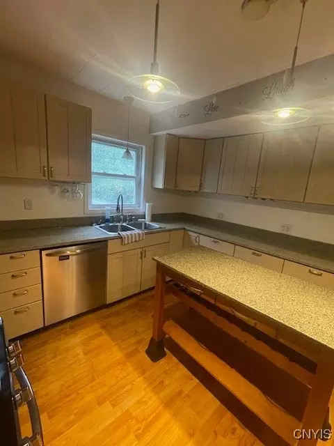 161 Charmouth Dr, Syracuse, NY 13207 photo 9