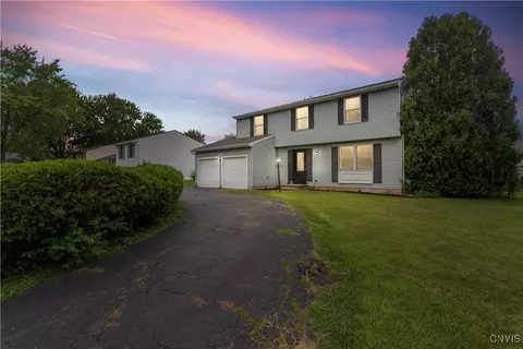 8489 Chinkapin Cir, Cicero, NY 13039