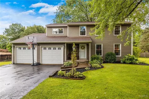 10 Cricket Ln, Volney, NY 13069