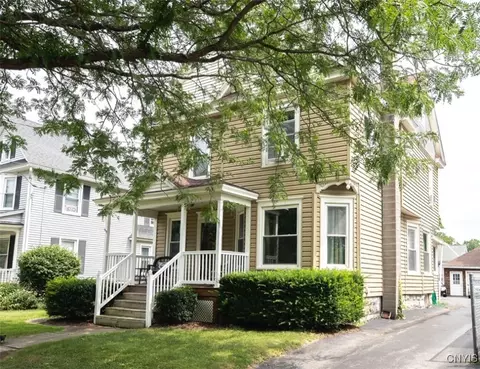 64 Mary St, Auburn, NY 13021