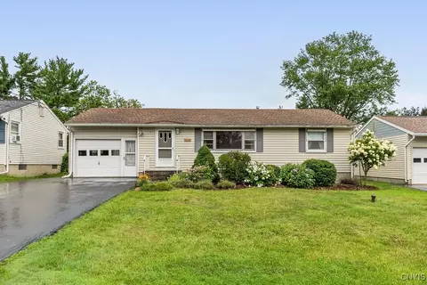 216 Bartlett Ave, Salina, NY 13088