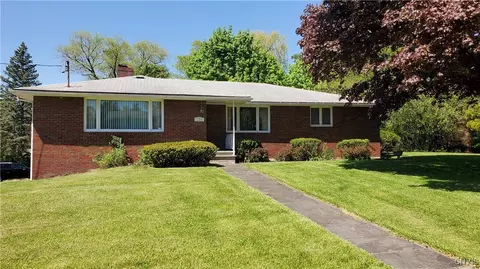 230 Ridgecrest Rd, Syracuse, NY 13214