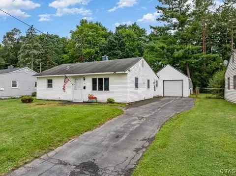 10 Mapledale Rd, New Hartford, NY 13413