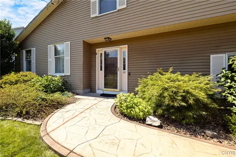 10 Fabian Ln, Geddes, NY 13209