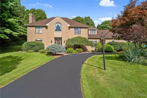 5104 Waterford Wood Way, Fayetteville, NY 13066