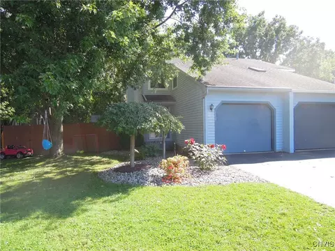 110 Postlamp Cir, Syracuse, NY 13212